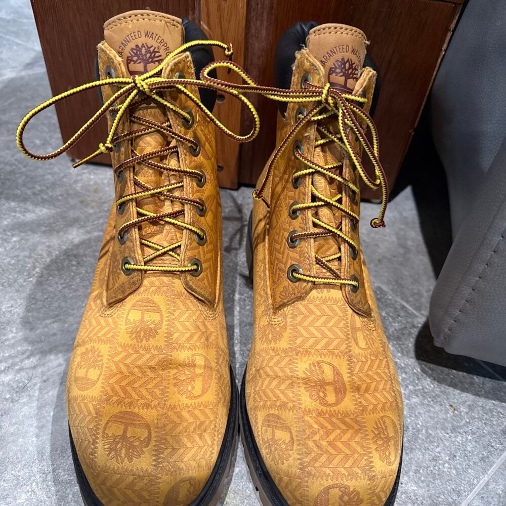 Timberland 6" Monogram Boots Mens 10.5 Golden Brown Repeat Wheat Logo Waterproof